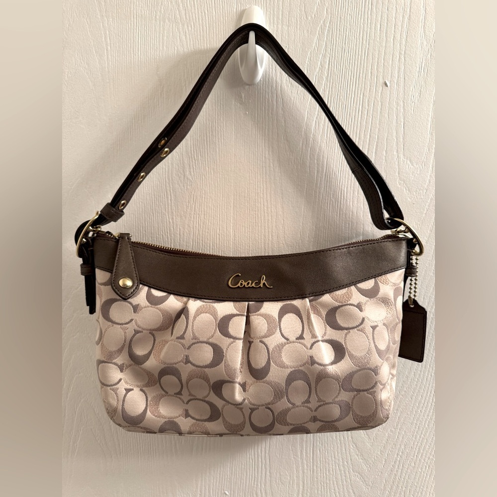 Coach Logo Small Purse *cute*